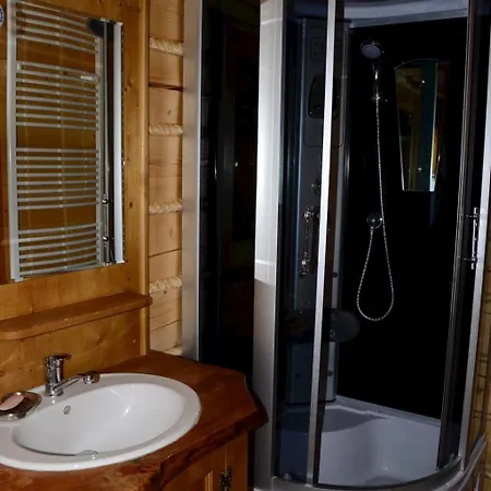 V Raztoke Chalet